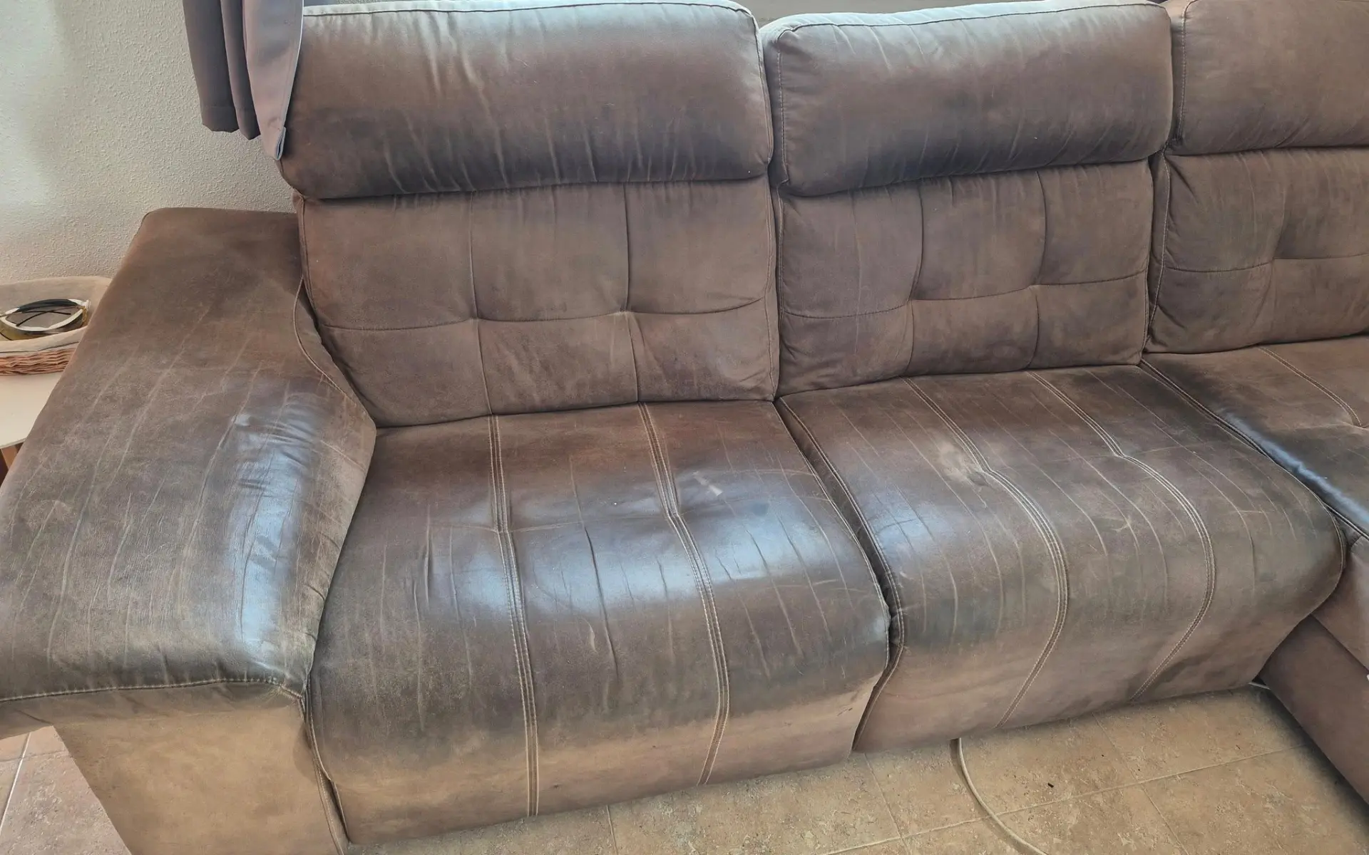 Sofa vor der Polstermöbelreinigung in Köln