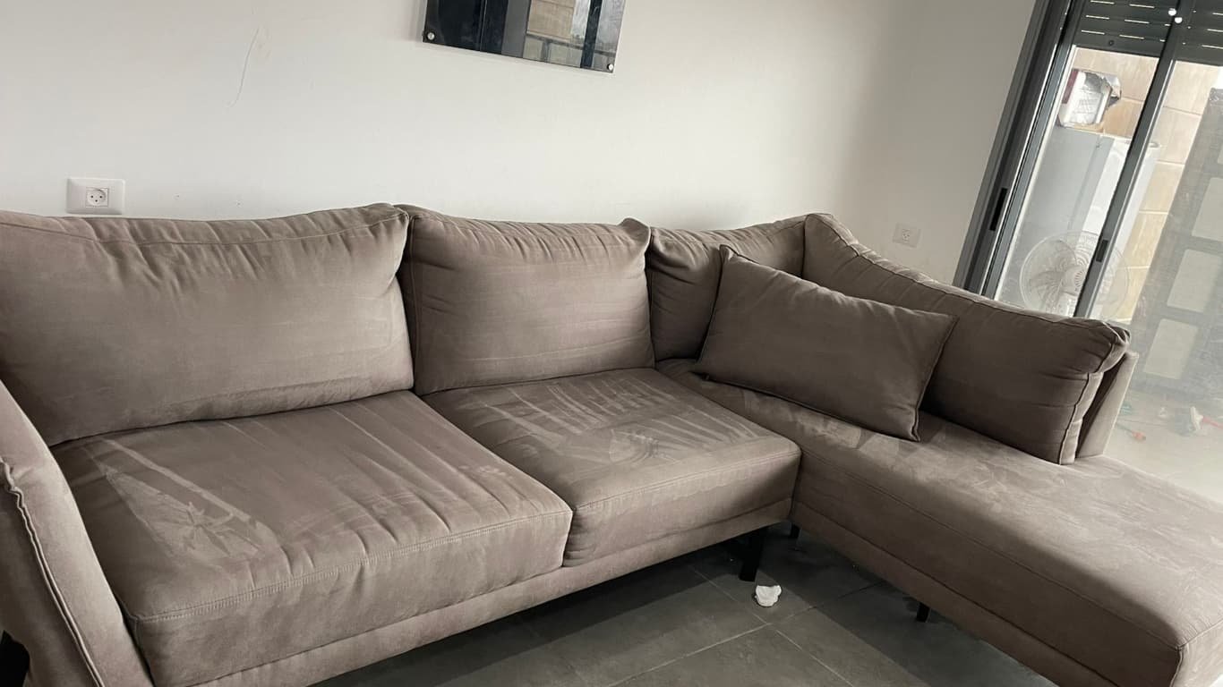 Hygienisch saubere Eckcouch nach professioneller Reinigung
