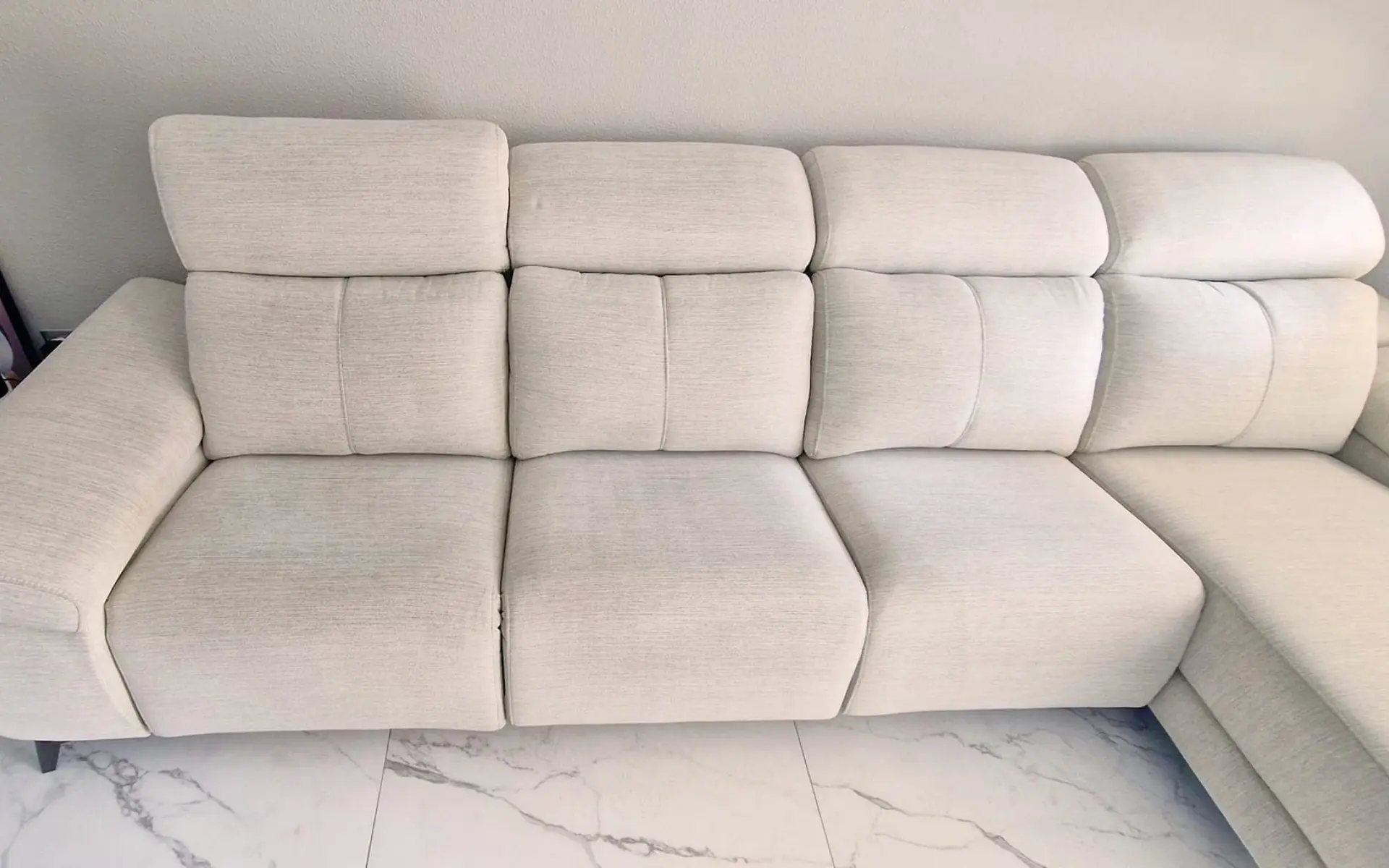 Gereinigte couch nach erfolgreicher Sofa Reinigung in Köln