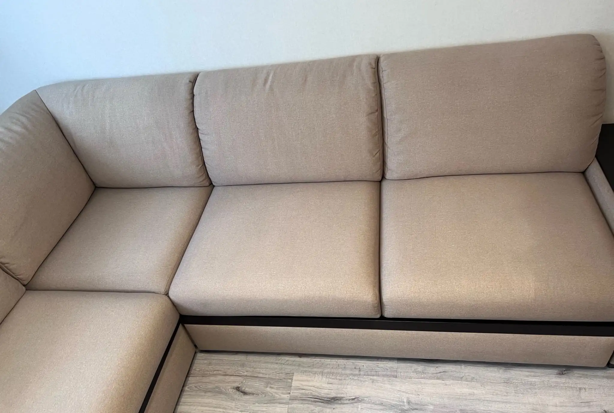 Fleckfreies Ecksofa nach Polsterreinigung in Krefeld