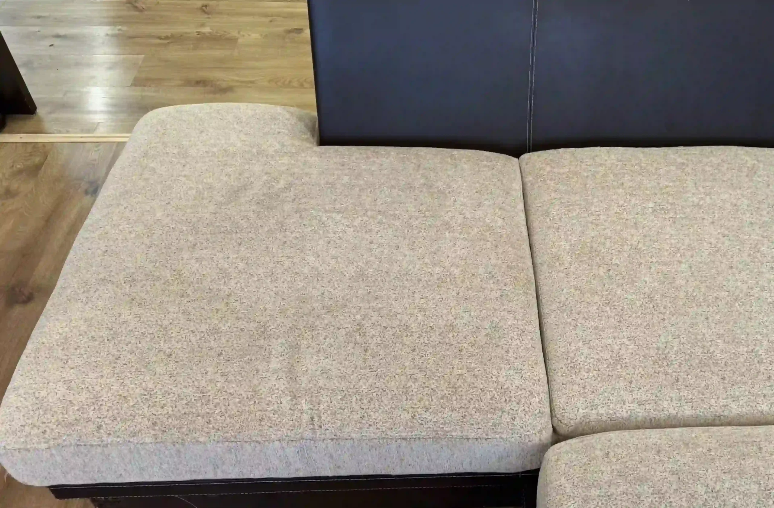 Couch nach der Polsterpflege und Fleckenentfernung in Duisburg