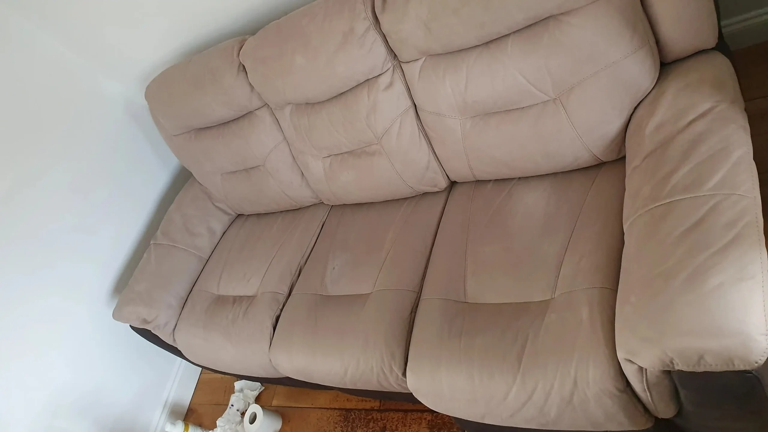 Beiges Sofa nach der Reinigung – wieder sauber und gepflegt in Dortmund