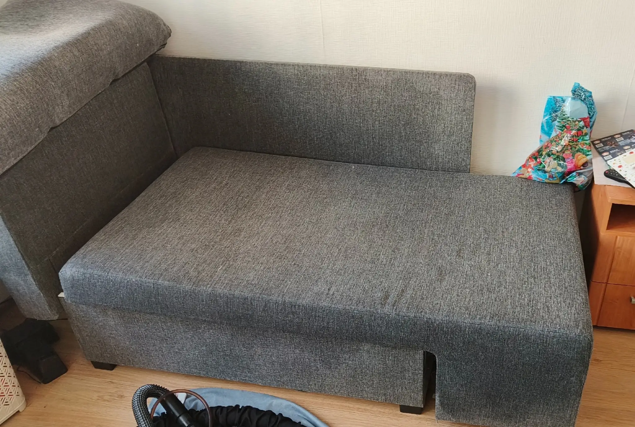 Stoffsofa nach gründlicher Reinigung in Mönchengladbach
