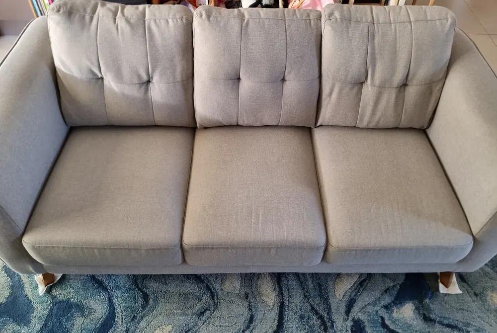 Nachher-Bild einer gereinigten Couch nach der Polsterreinigung in Hagen